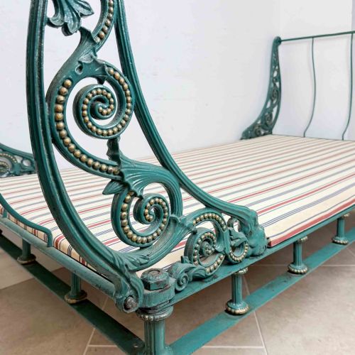 ANTIQUE CAST IRON DAY BED - ADDITIONAL PHOTO 3