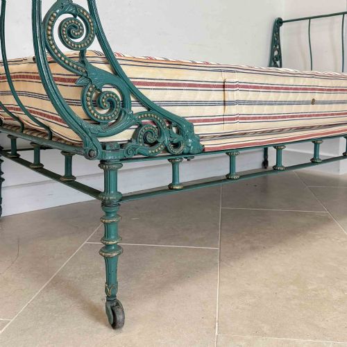 ANTIQUE CAST IRON DAY BED - ADDITIONAL PHOTO 5
