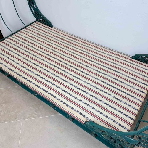 ANTIQUE CAST IRON DAY BED - ADDITIONAL PHOTO 13