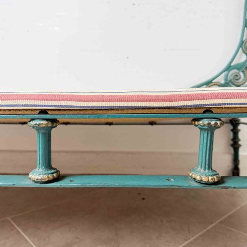 ANTIQUE CAST IRON DAY BED - ADDITIONAL PHOTO 19