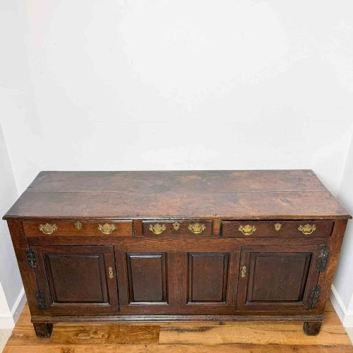 EARLY 18TH CENTURY OAK ANTIQUE DRESSER - ADDITIONAL PHOTO 2