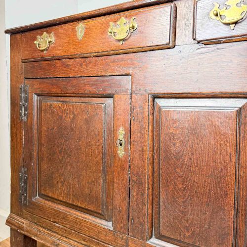 EARLY 18TH CENTURY OAK ANTIQUE DRESSER - ADDITIONAL PHOTO 3