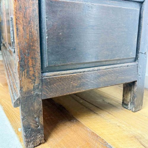 EARLY 18TH CENTURY OAK ANTIQUE DRESSER - ADDITIONAL PHOTO 25