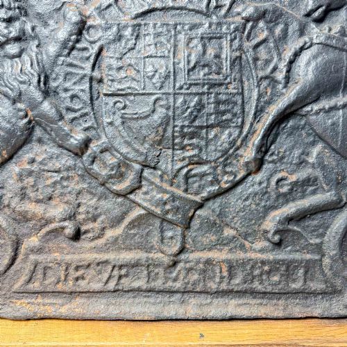 ANTIQUE CAST IRON FIRE BACK WITH ROYAL CREST - ADDITIONAL PHOTO 1
