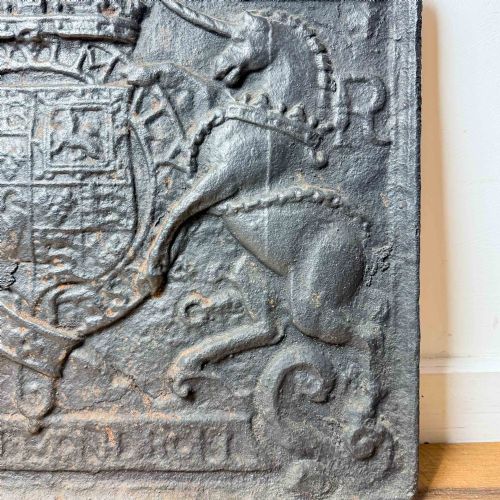 ANTIQUE CAST IRON FIRE BACK WITH ROYAL CREST - ADDITIONAL PHOTO 2