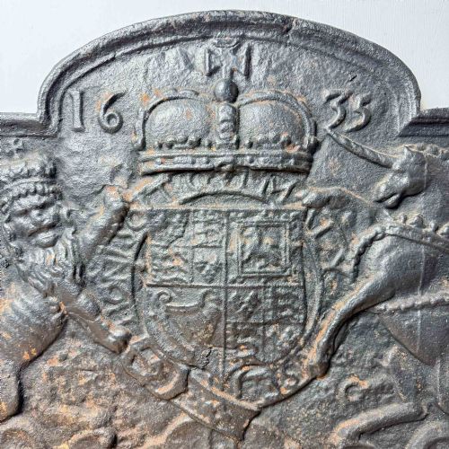 ANTIQUE CAST IRON FIRE BACK WITH ROYAL CREST - ADDITIONAL PHOTO 3