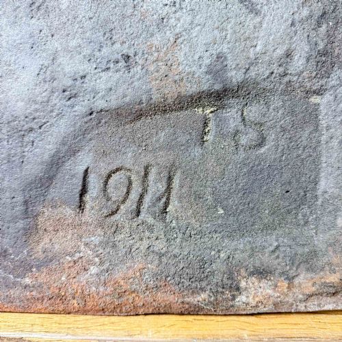 ANTIQUE CAST IRON FIRE BACK WITH ROYAL CREST - ADDITIONAL PHOTO 8