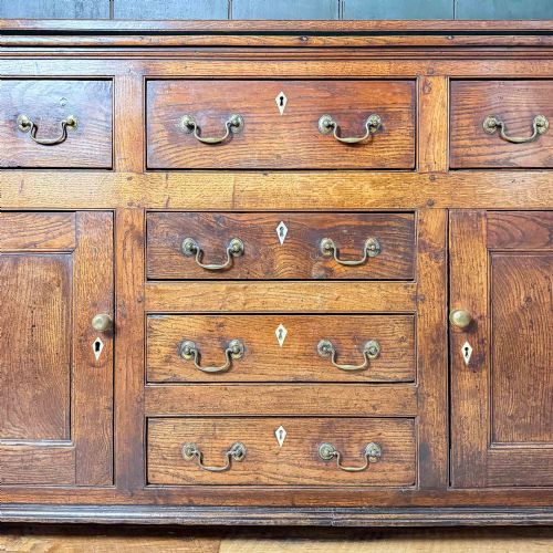GEORGIAN ELM AND OAK DRESSER - ADDITIONAL PHOTO 3