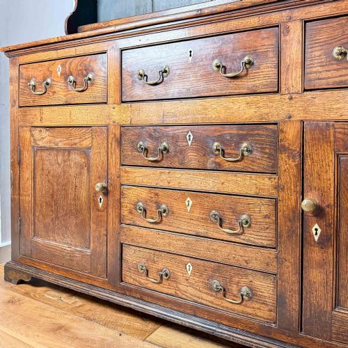 GEORGIAN ELM AND OAK DRESSER - ADDITIONAL PHOTO 5