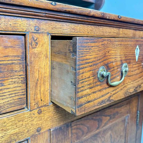 GEORGIAN ELM AND OAK DRESSER - ADDITIONAL PHOTO 16