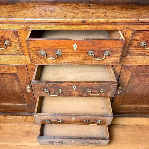 GEORGIAN ELM AND OAK DRESSER - ADDITIONAL PHOTO 17