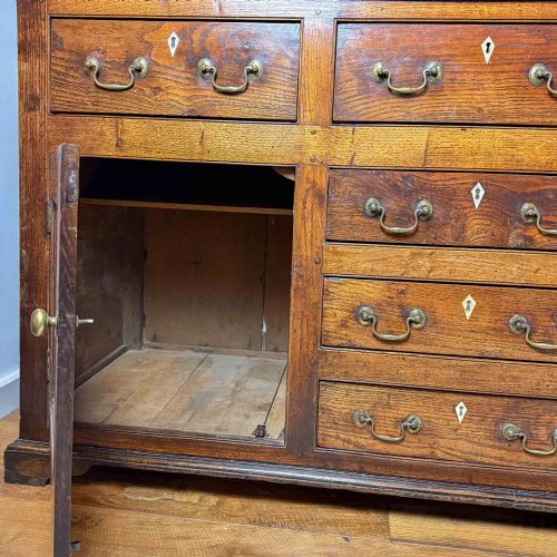 GEORGIAN ELM AND OAK DRESSER - ADDITIONAL PHOTO 18