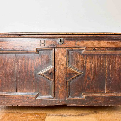 ANTIQUE OAK COFFER WITH GEOMETRIC PANELLED FRONT - ADDITIONAL PHOTO 2