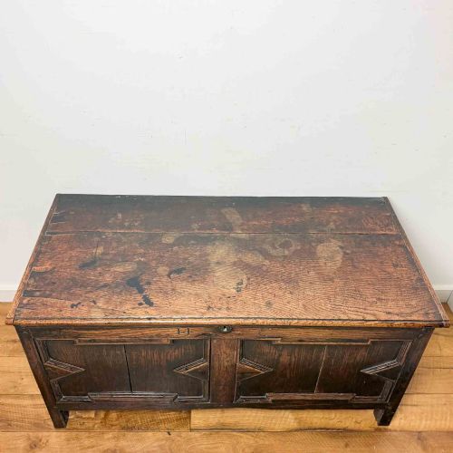 ANTIQUE OAK COFFER WITH GEOMETRIC PANELLED FRONT - ADDITIONAL PHOTO 5