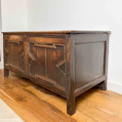 ANTIQUE OAK COFFER WITH GEOMETRIC PANELLED FRONT - ADDITIONAL PHOTO 7