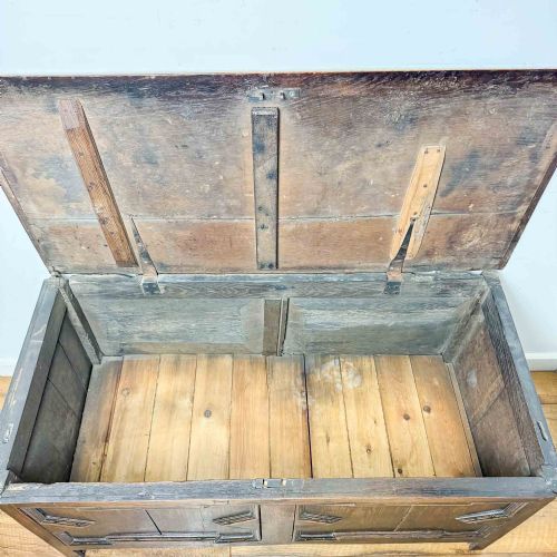 ANTIQUE OAK COFFER WITH GEOMETRIC PANELLED FRONT - ADDITIONAL PHOTO 12