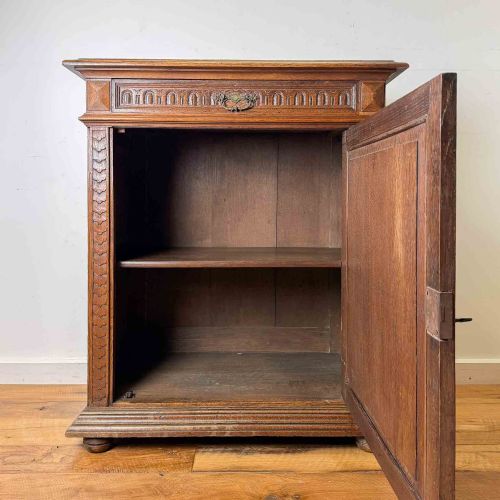 ANTIQUE FRENCH CARVED OAK CUPBOARD - ADDITIONAL PHOTO 9