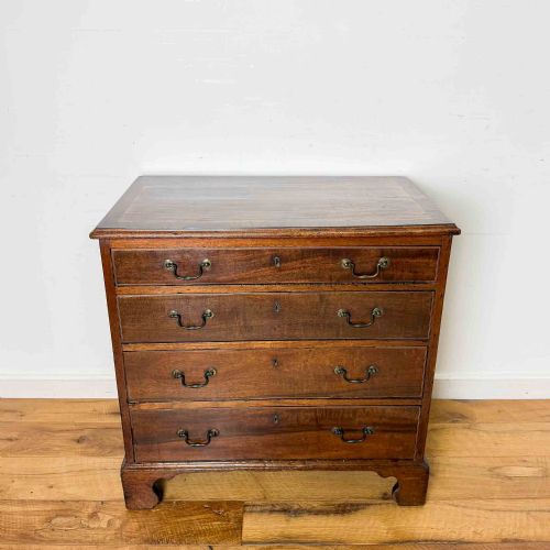 SMALL GEORGIAN MAHOGANY CHEST OF DRAWERS - ADDITIONAL PHOTO 2