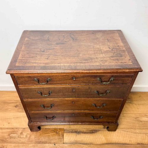 SMALL GEORGIAN MAHOGANY CHEST OF DRAWERS - ADDITIONAL PHOTO 4