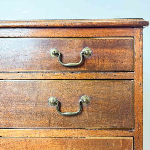 SMALL GEORGIAN MAHOGANY CHEST OF DRAWERS - ADDITIONAL PHOTO 8