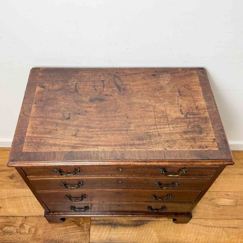 SMALL GEORGIAN MAHOGANY CHEST OF DRAWERS - ADDITIONAL PHOTO 15