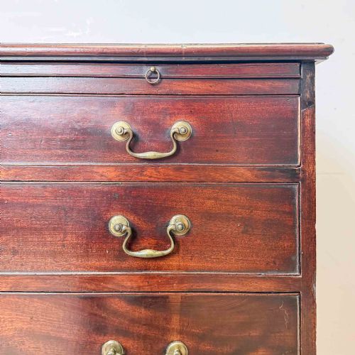 GEORGIAN MAHOGANY BACHELORS CHEST OF DRAWERS - ADDITIONAL PHOTO 1