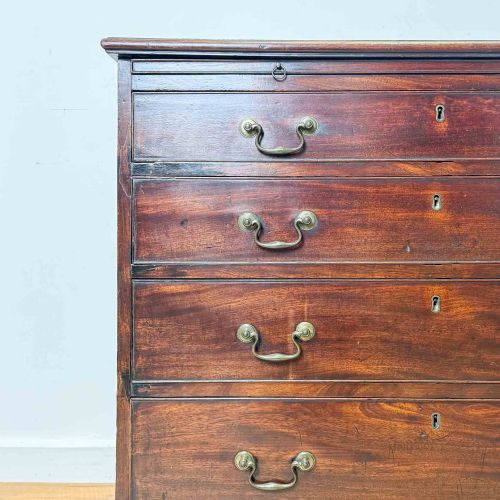 GEORGIAN MAHOGANY BACHELORS CHEST OF DRAWERS - ADDITIONAL PHOTO 3