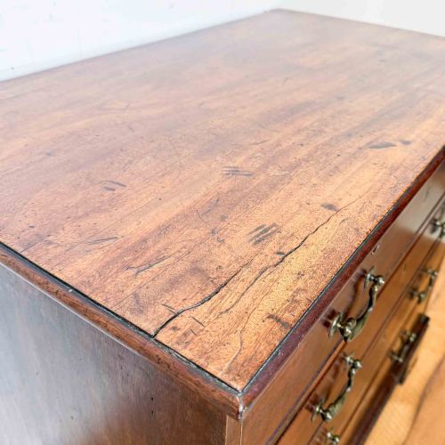GEORGIAN MAHOGANY BACHELORS CHEST OF DRAWERS - ADDITIONAL PHOTO 4