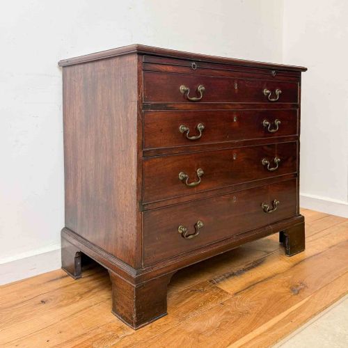 GEORGIAN MAHOGANY BACHELORS CHEST OF DRAWERS - ADDITIONAL PHOTO 6