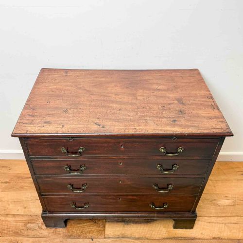 GEORGIAN MAHOGANY BACHELORS CHEST OF DRAWERS - ADDITIONAL PHOTO 7