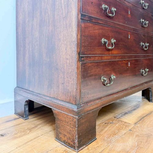 GEORGIAN MAHOGANY BACHELORS CHEST OF DRAWERS - ADDITIONAL PHOTO 8