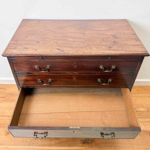 GEORGIAN MAHOGANY BACHELORS CHEST OF DRAWERS - ADDITIONAL PHOTO 10