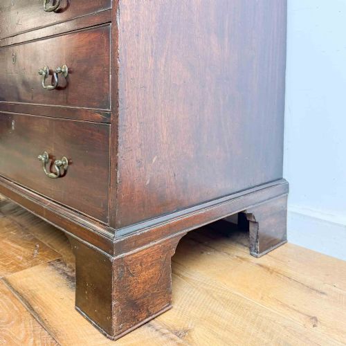 GEORGIAN MAHOGANY BACHELORS CHEST OF DRAWERS - ADDITIONAL PHOTO 16