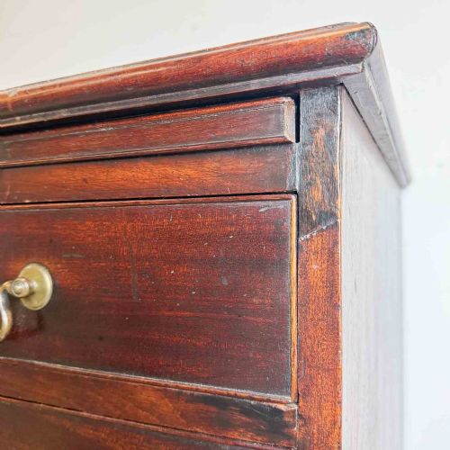 GEORGIAN MAHOGANY BACHELORS CHEST OF DRAWERS - ADDITIONAL PHOTO 18