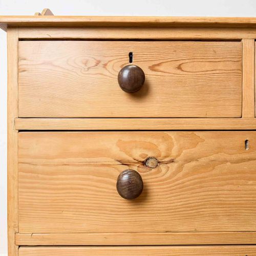ANTIQUE PINE CHEST OF DRAWERS WITH BUN FEET - ADDITIONAL PHOTO 4