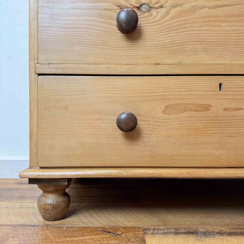 ANTIQUE PINE CHEST OF DRAWERS WITH BUN FEET - ADDITIONAL PHOTO 6