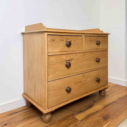 ANTIQUE PINE CHEST OF DRAWERS WITH BUN FEET - ADDITIONAL PHOTO 7