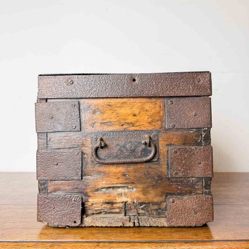 ANTIQUE ELM AND PINE IRON BOUND STRONGBOX - ADDITIONAL PHOTO 4