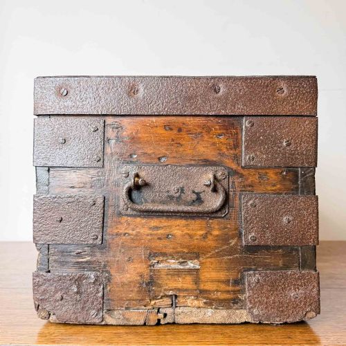 ANTIQUE ELM AND PINE IRON BOUND STRONGBOX - ADDITIONAL PHOTO 10