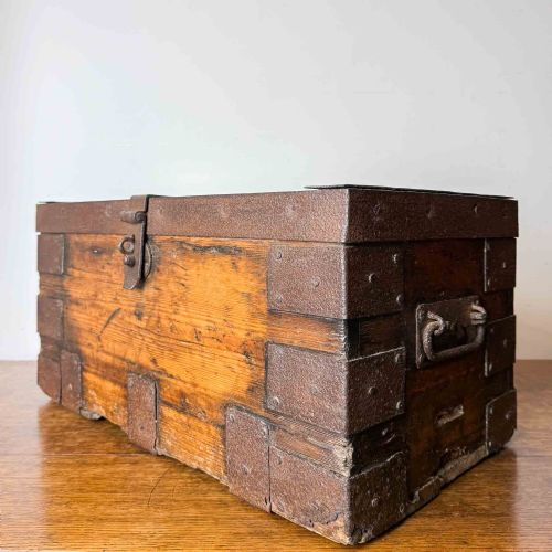 ANTIQUE ELM AND PINE IRON BOUND STRONGBOX - ADDITIONAL PHOTO 11
