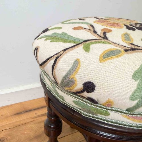 VICTORIAN CHARLES WADMAN ROSEWOOD PIANO STOOL WITH CREWEL WORK SEAT - ADDITIONAL PHOTO 5