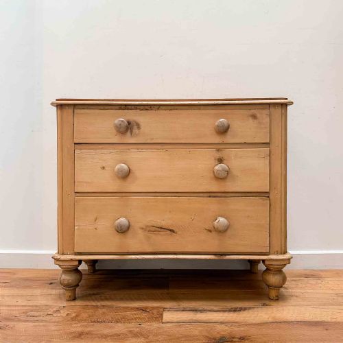 ANTIQUE PINE CHEST OF DRAWERS WITH ROUNDED CORNERS