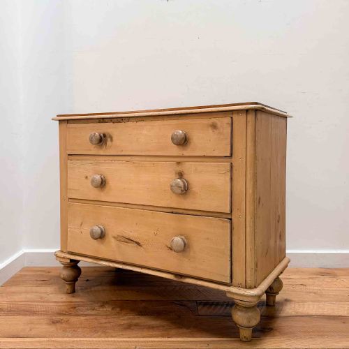 ANTIQUE PINE CHEST OF DRAWERS WITH ROUNDED CORNERS - ADDITIONAL PHOTO 1