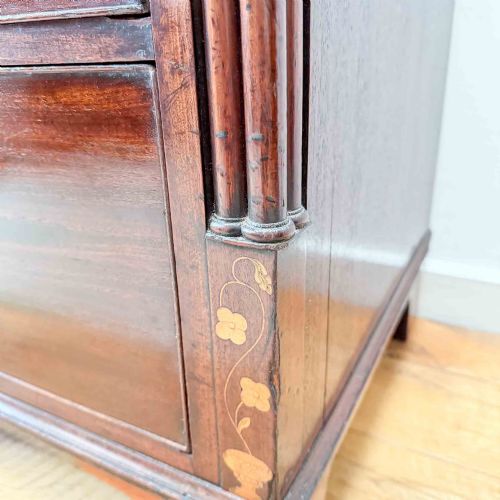 ANTIQUE MAHOGANY CHEST OF DRAWERS WITH FLORAL INLAY DETAILS - ADDITIONAL PHOTO 4