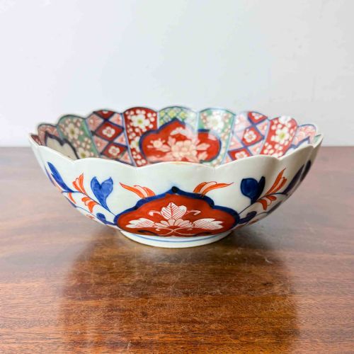 Large Antique Japanese Imari Porcelain Scallop Edge Bowl