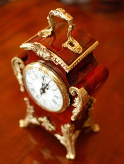 MAPLE CO LTD ORMOLU RED SHELL MANTEL CLOCK - ADDITIONAL PHOTO 1