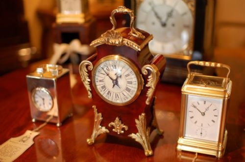 MAPLE CO LTD ORMOLU RED SHELL MANTEL CLOCK - ADDITIONAL PHOTO 3