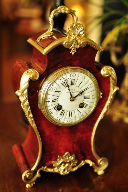 CLASSICAL FRENCH DECORATIVE MANTEL CLOCK - ADDITIONAL PHOTO 2