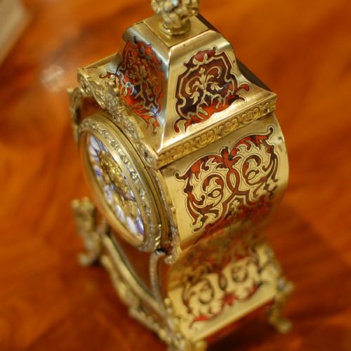 CLASSIC PARISIAN BOULLE MANTEL CLOCK WITH RARE BRACKET - ADDITIONAL PHOTO 1