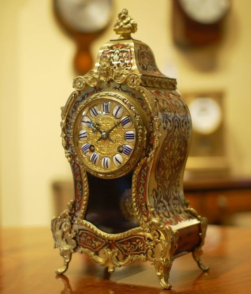 CLASSIC PARISIAN BOULLE MANTEL CLOCK WITH RARE BRACKET - ADDITIONAL PHOTO 3